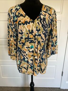 Nik+Zoe V-Neck Abstract Print Tunic in Navy and Tan